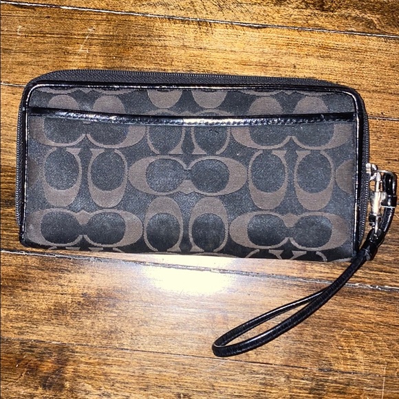 Coach wristlet - Picture 2 of 3